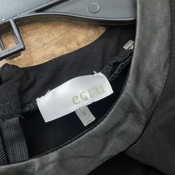 🔷 Ecru Designer Cupro Blend Keyhole Sleeveless Blouse w Leather Trim Size Small - Picture 5 of 8